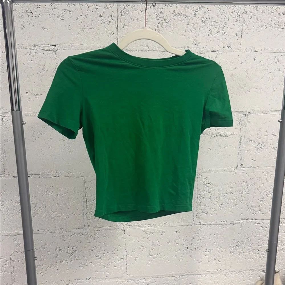 Zara Size Medium Green Short Sleeve Tee - Crop Top - LIKE NEW